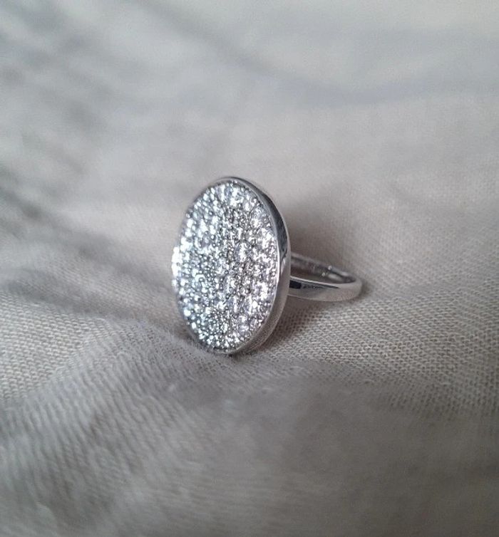 Bague cercle argent rhodié et oxydes de zirconium taille 60