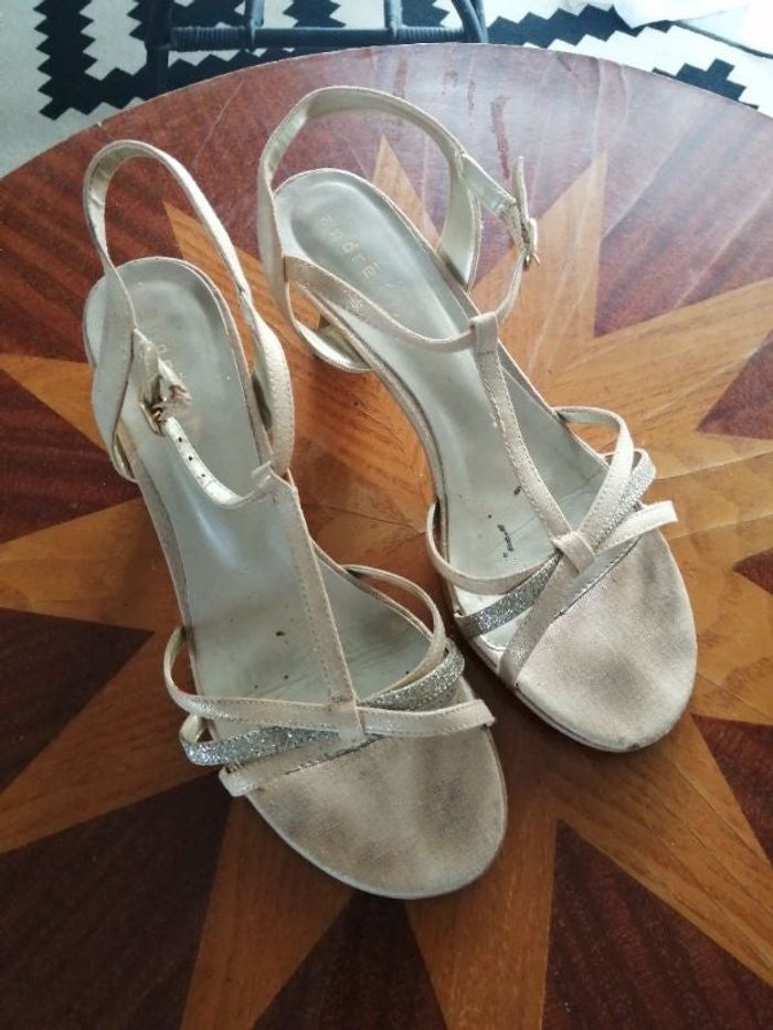 Sandales à talons taille 40