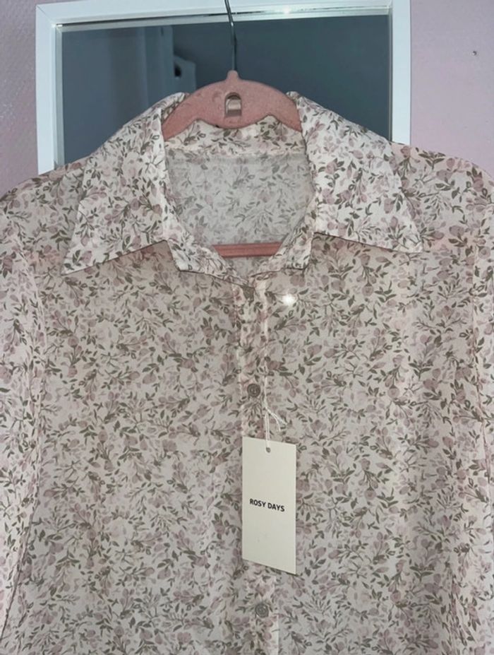 Chemise fleurie - neuve avec étiquette - photo numéro 3