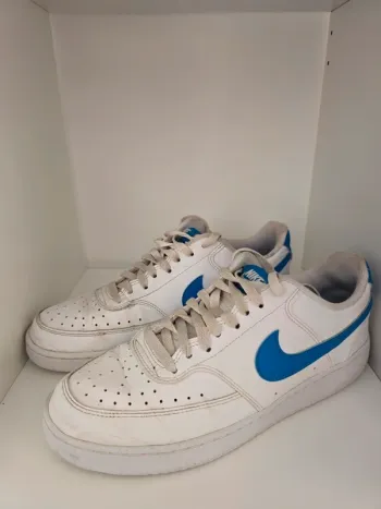 Baskets Nike t.44
