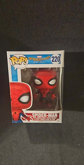 Funko pop 220 spider man