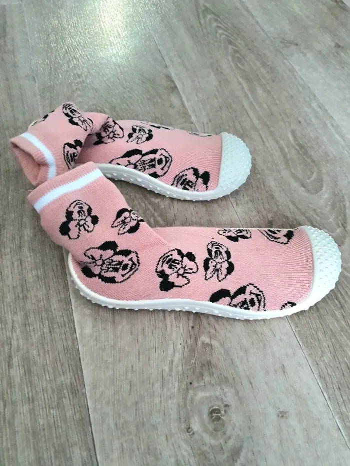 Chaussons chaussettes taille 31-32 Minnie - neuves