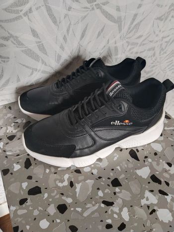 Sneakers baskets marque Ellesse pointure 42