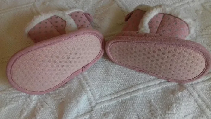 Bottines rose coeur argentés fourrées taille 17 - photo numéro 2