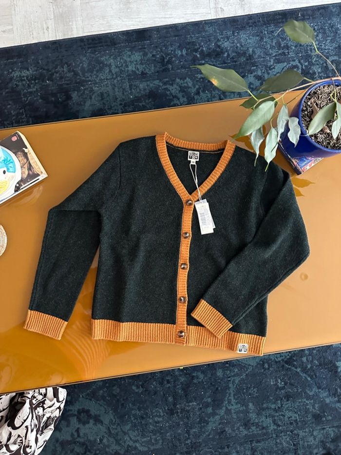 Cardigan bonton noir et marron