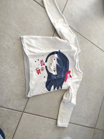 Sweat dpam 6 ans et son masque à accrocher sur le sweat