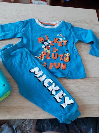 Pyjama léger taille 18 mois