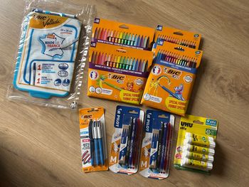 Lot Fournitures scolaires NEUF