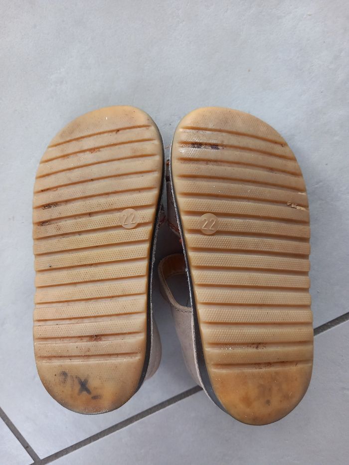 Paire de sandales beige en cuir T.22 - photo numéro 4