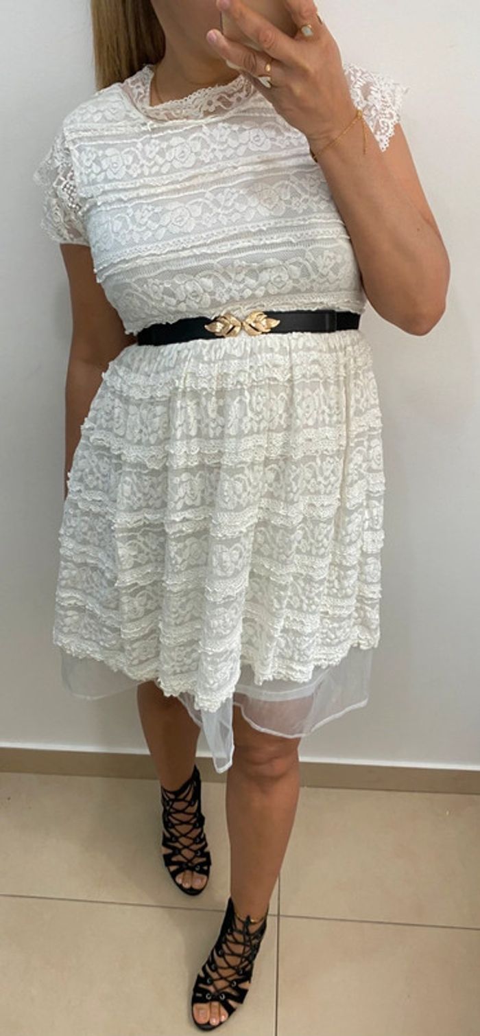Jolie Robe En Dentelle Taille M - photo numéro 4