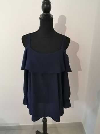 Jolie blouse marine épaules dénudées taille 3