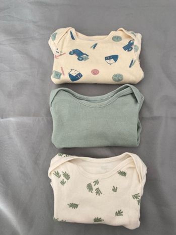 3 bodies 6 mois 2euros