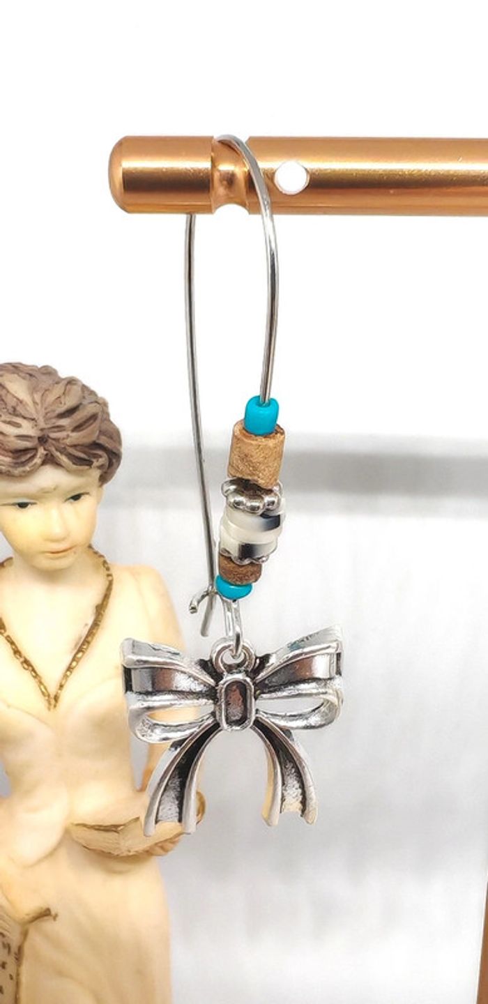 Boucles d'oreilles pendantes noeud - photo numéro 3