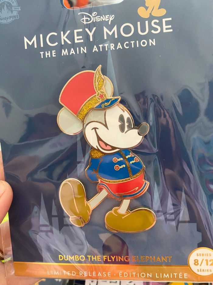 Pin's disney main attraction 8/12
