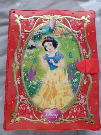 livre blanche neige 3D

composé de 3 double pages