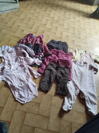 Vend lot fille taille 12 mois les 11 articles pour 8.80 bon état 