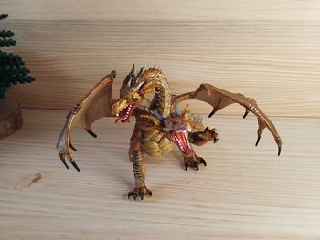 PAPO dragon doré Figurine animal imaginaire