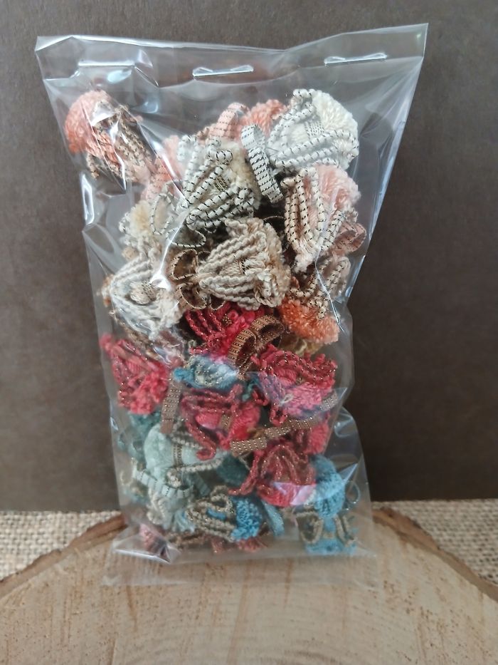 Lot de 15 glands pompons long guipure à coudre ou autre - photo numéro 7