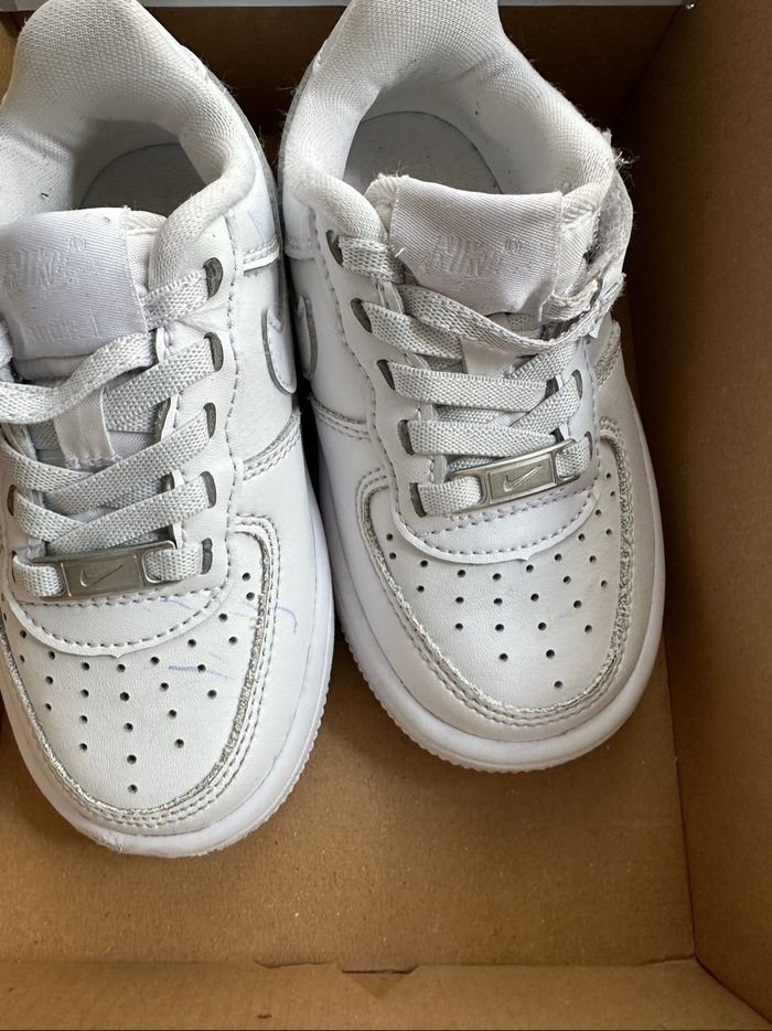 Nike Blanches Taille  25 - photo numéro 4