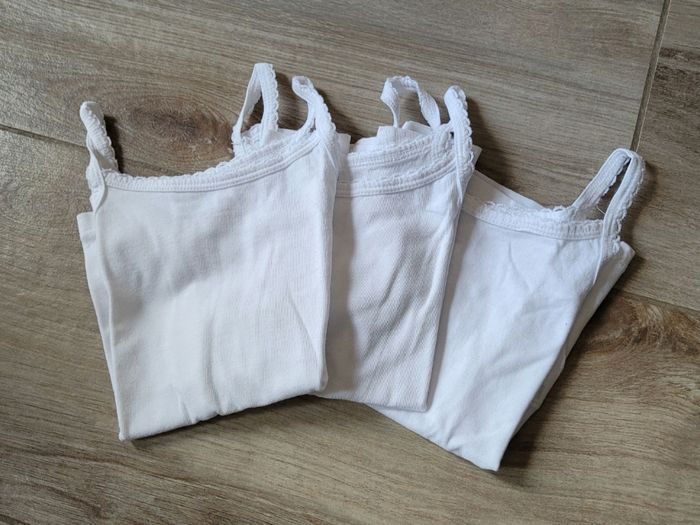 Lot de 3 débardeurs taille 2/3ans