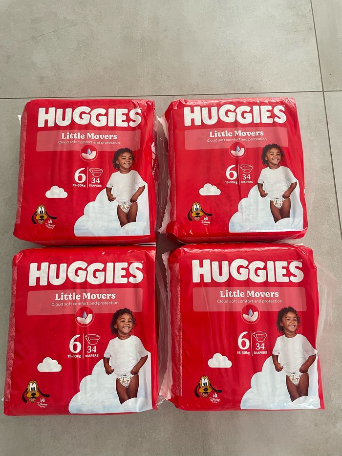 136 couches Pants Huggies taille 6 (13-30 kg)