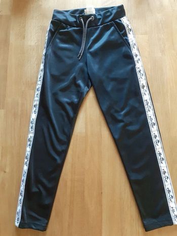 Jogging ellesse 8 ans neuf