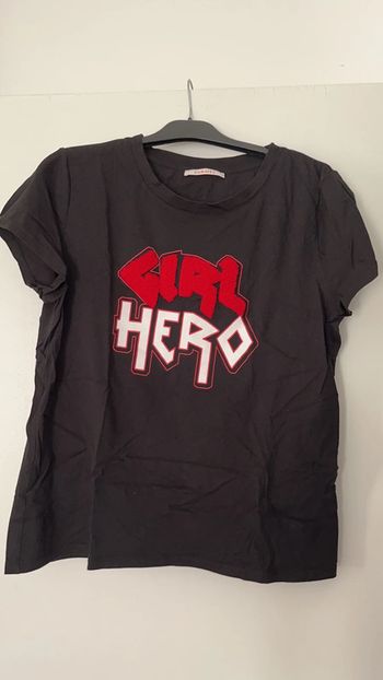 T shirt camaïeu noir et rouge