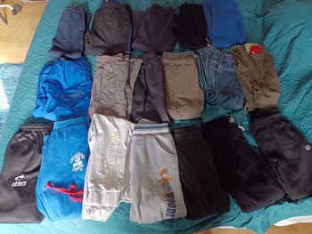 Lot de 19 pantalons élastiques 8 ans