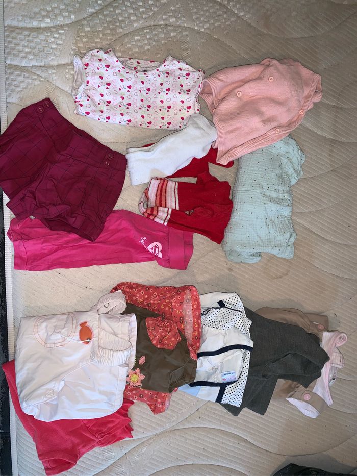 Lot 13 vêtements bébé fille 6 mois