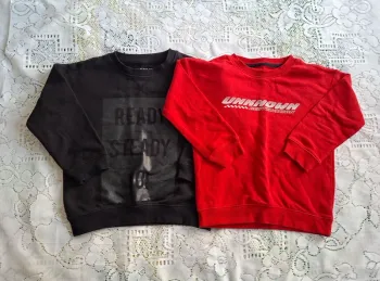 Lot de 2 sweats noir et rouge,  Primark,  en très bon état, taille 5/6 ans