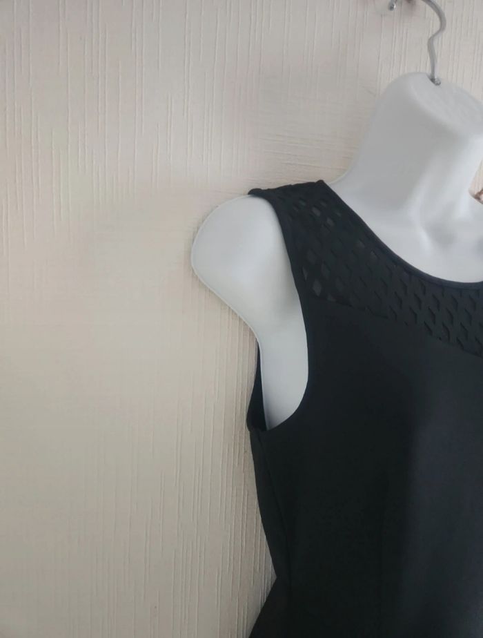 Robe noire Les Petites Bombes S neuve détail ajourés - photo numéro 3