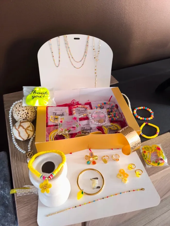 Lot de 20 bijoux dorés et jaunes - photo numéro 7