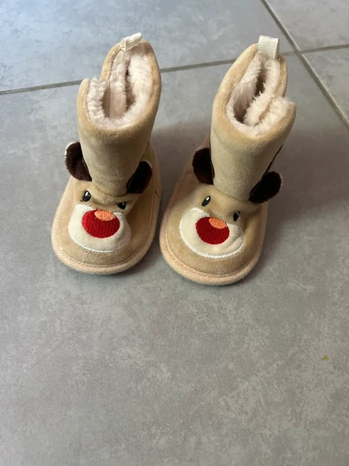 Bottines chaussons bébé taille 18 TEX