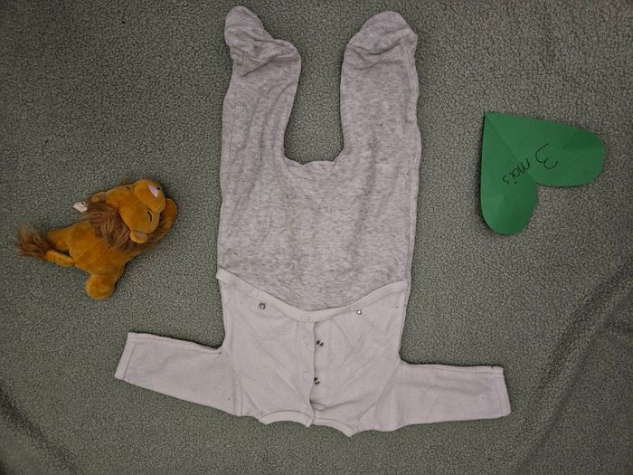 Lot 2 pyjamas + tee shirt et body - photo numéro 3