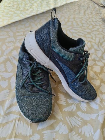 Baskets bleu