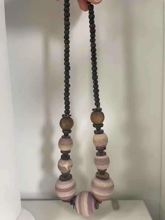 Collier en bois perles et laine - photo numéro 3