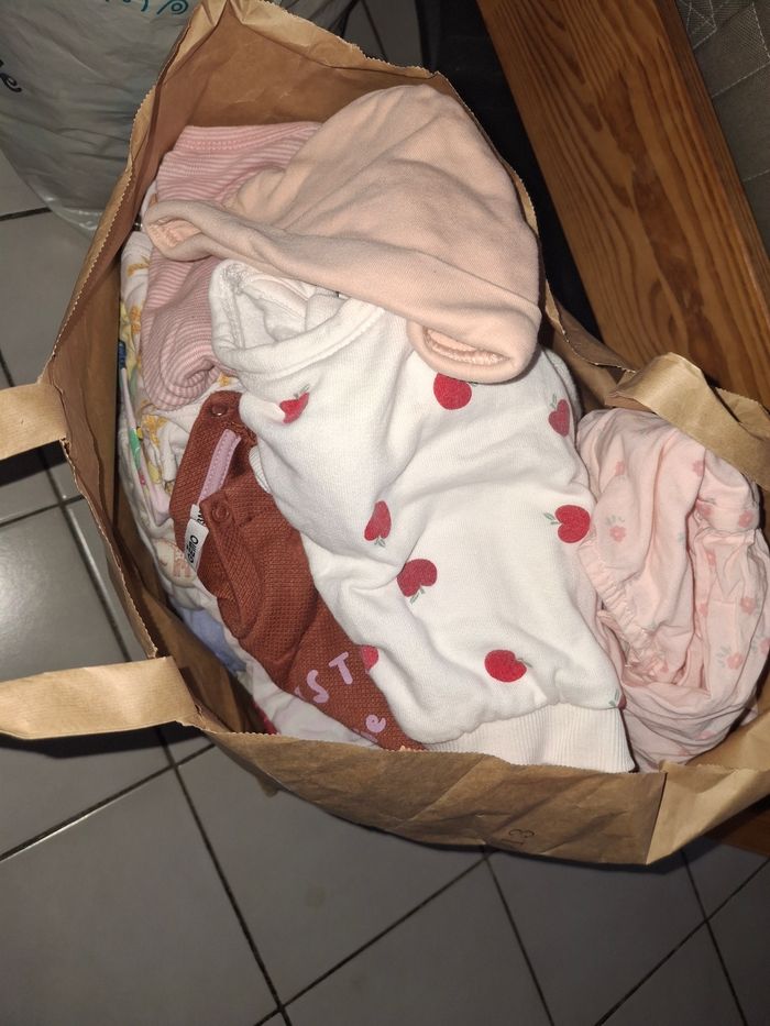 Lot de vêtements bébé 6 mois - photo numéro 2