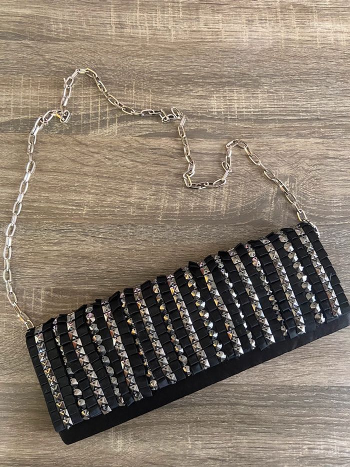 Sac à main pochette noir cloutée
