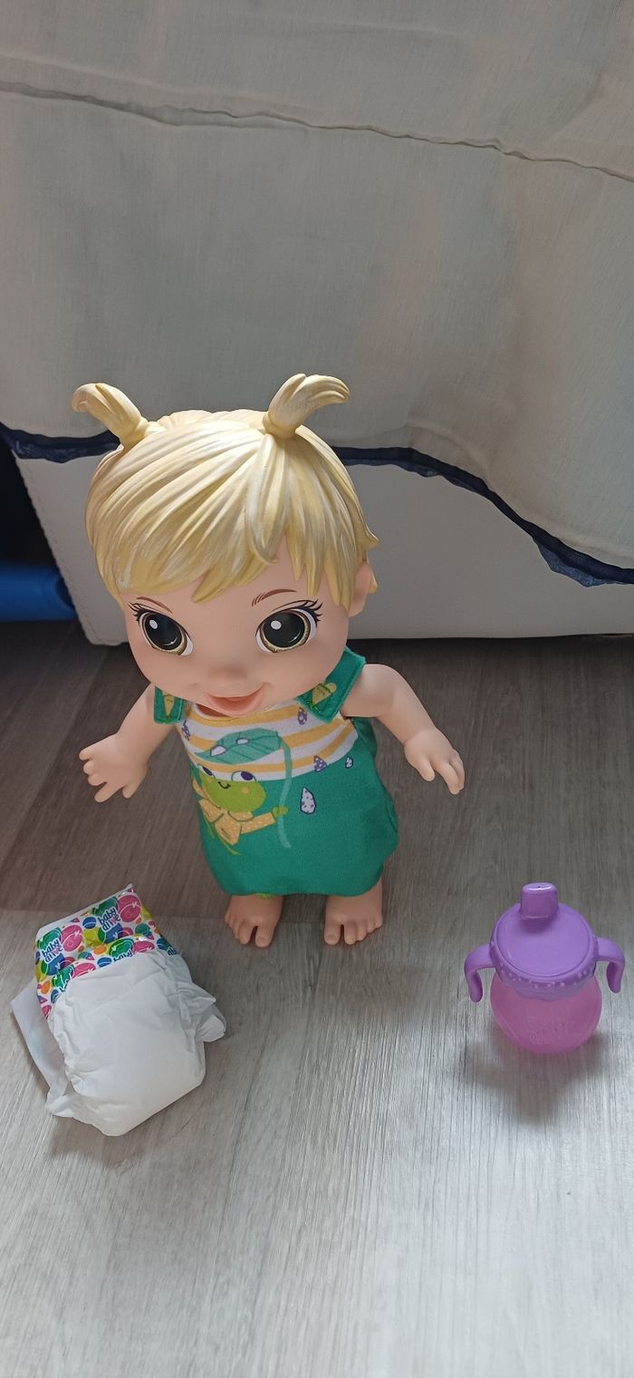 Poupée Baby Alive sautille rit boit fait pipi - photo numéro 2
