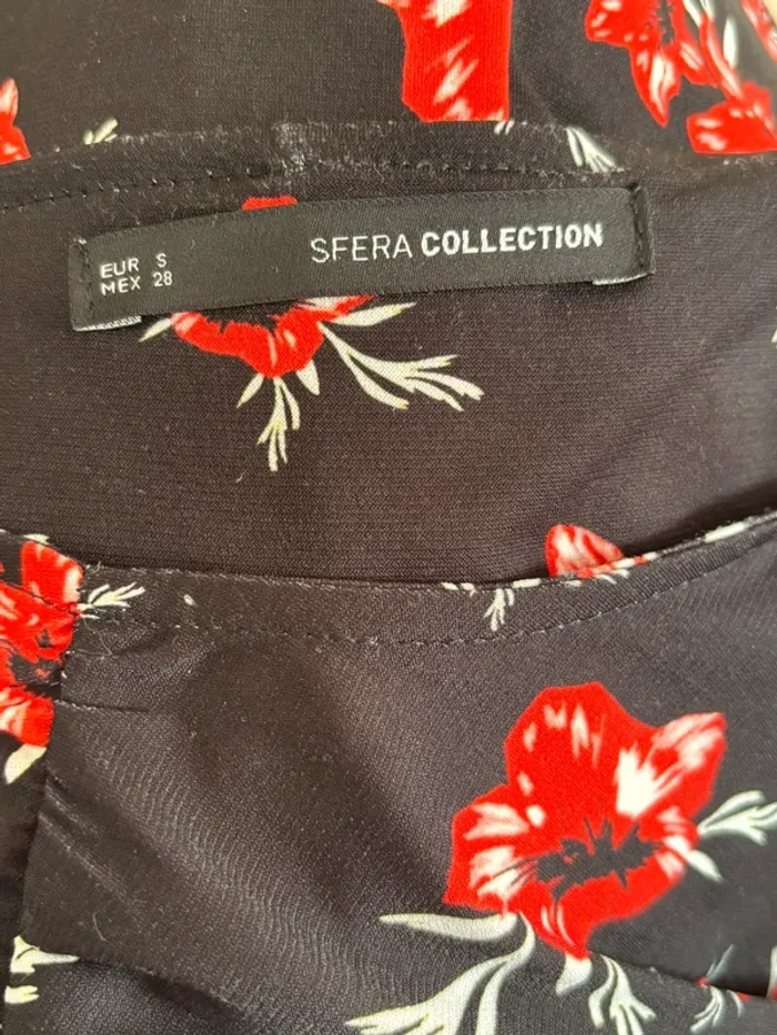 Robe moulante noire fleurie Sfera – taille S – manches longues, imprimé rouge romantique - photo numéro 7
