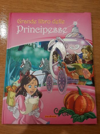 Livre "Grande libro delle principesse" (histoire de princesses en italien)