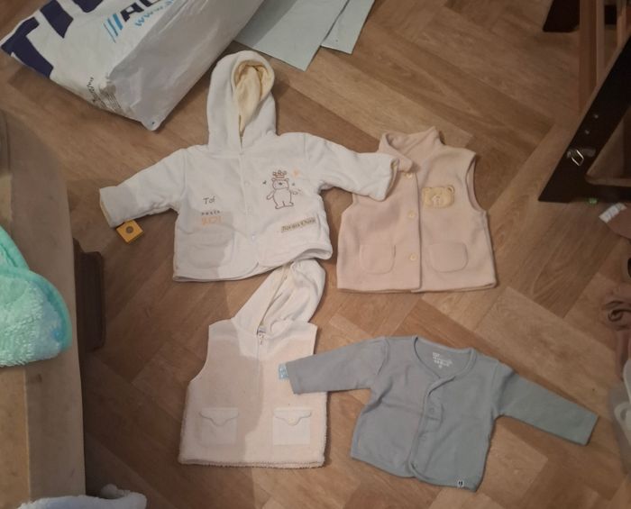 Lot de Vêtement bébés 3 mos - photo numéro 5