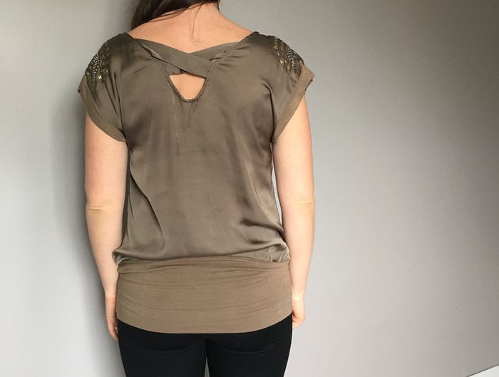 Tee-shirt kaki taille L en satin - photo numéro 2
