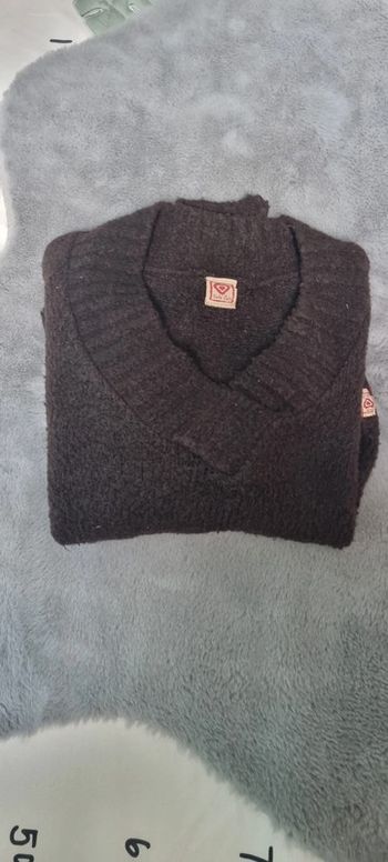 Pull marron col v