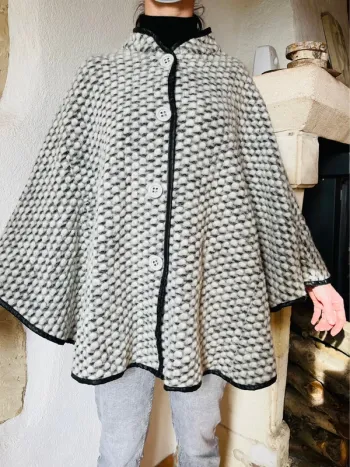 Poncho cape Miss Stephy blanc et noir