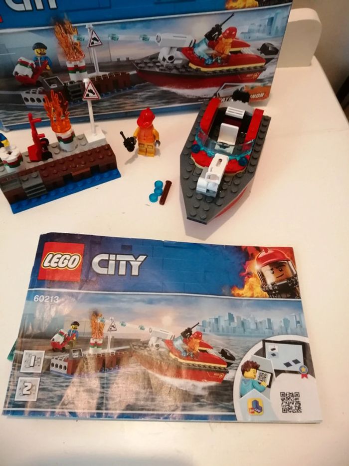 Lego city "L'incendie sur le quai" - photo numéro 2