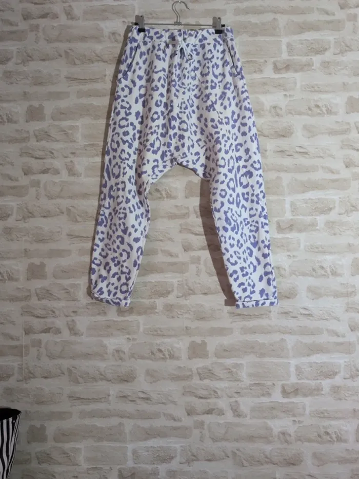 Pantalon style Sarouel imprimé léopard violet