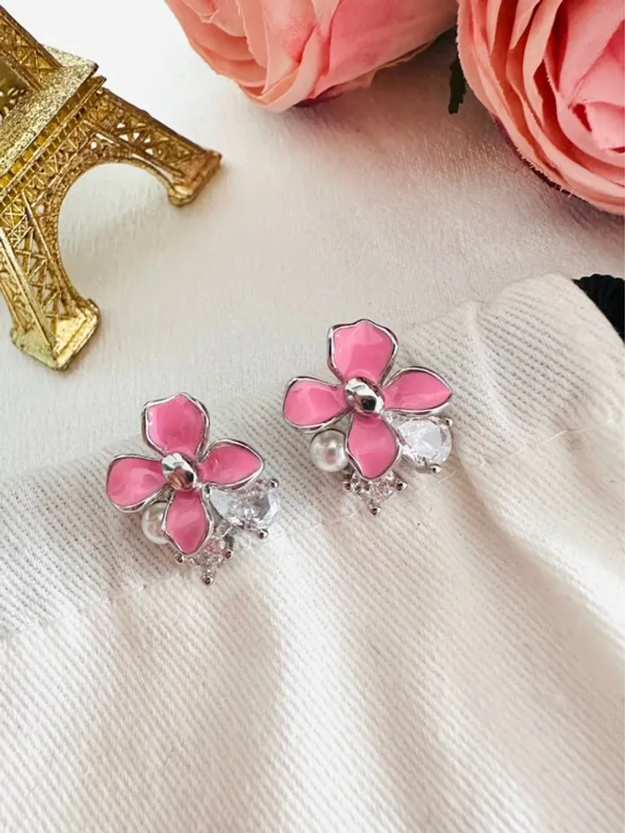 🌸Boucles d’oreilles faites main – fleur rose, petite perle & cristal - photo numéro 2