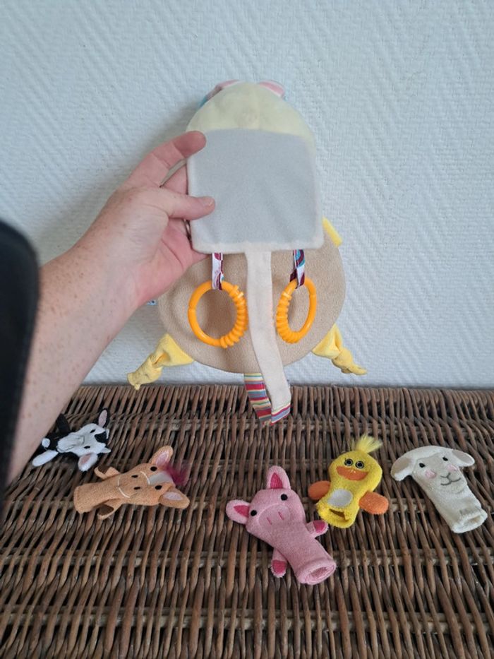Peluche miroir voiture + 5 marionnettes a doigts - photo numéro 5