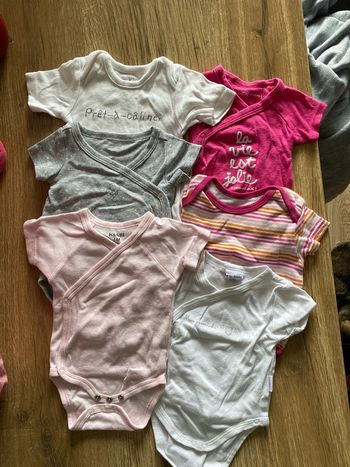 Lot de 6 bodies taille 1 mois